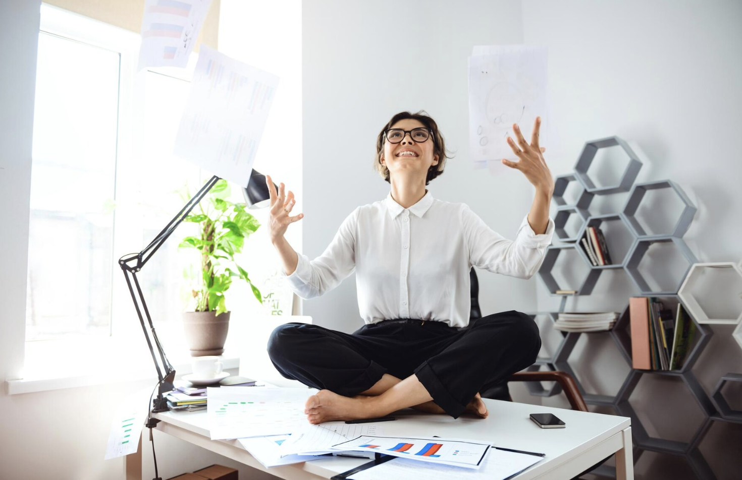 Comment créer un espace de travail zen : Conseils de design et de déco